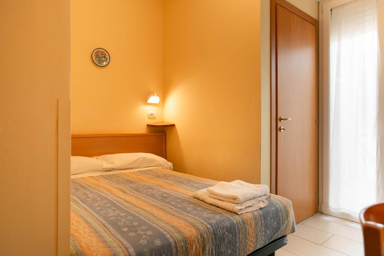 Hotel Valparaiso ريميني المظهر الخارجي الصورة