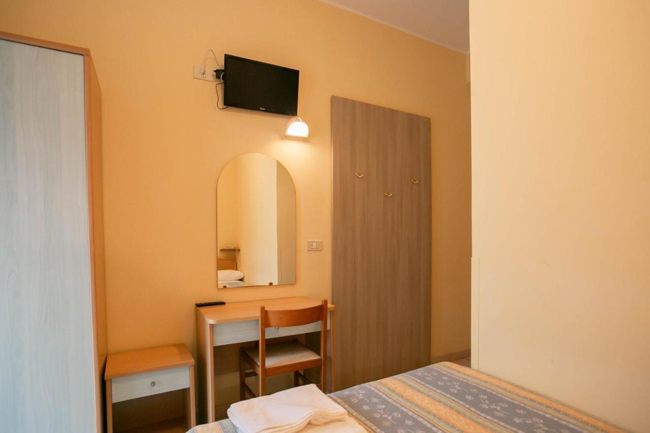 Hotel Valparaiso ريميني المظهر الخارجي الصورة