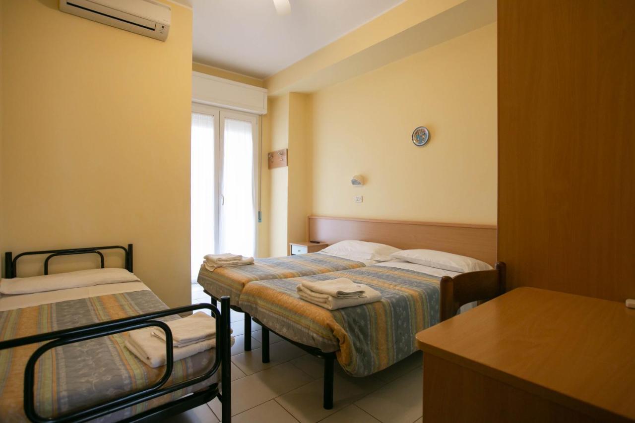 Hotel Valparaiso ريميني المظهر الخارجي الصورة