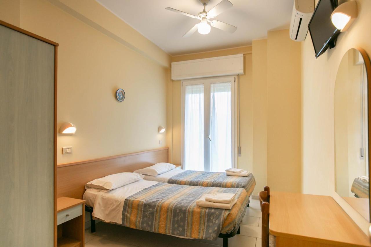Hotel Valparaiso ريميني المظهر الخارجي الصورة