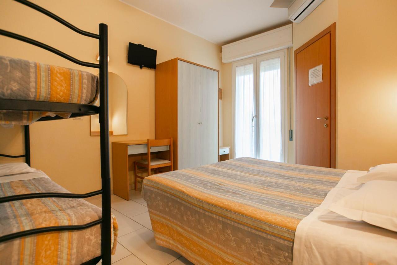 Hotel Valparaiso ريميني المظهر الخارجي الصورة