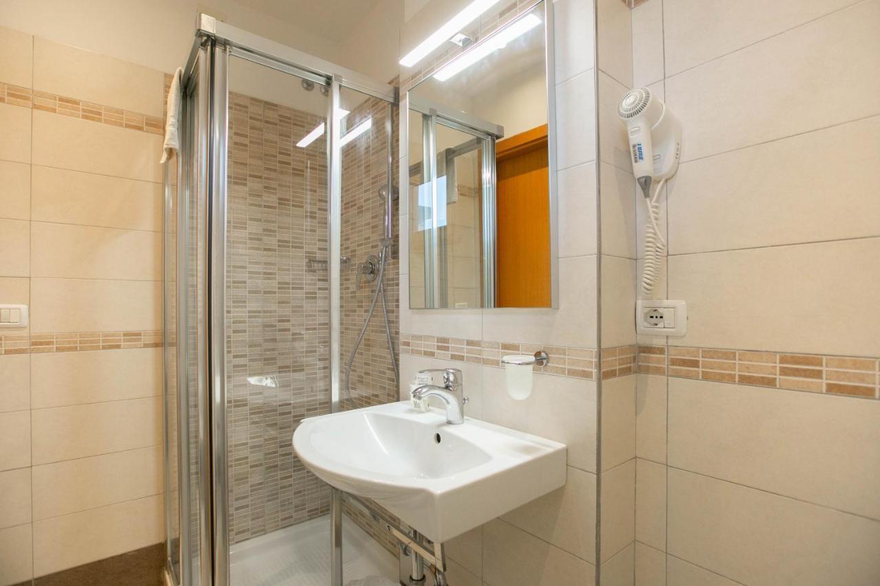 Hotel Valparaiso ريميني المظهر الخارجي الصورة