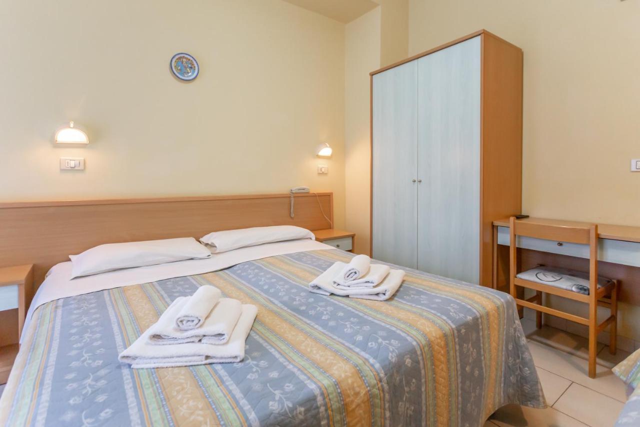 Hotel Valparaiso ريميني المظهر الخارجي الصورة